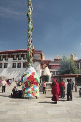 08-In front of the Jokhang monastry